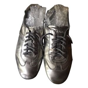 Prada Mens Sports Shoes in Sz 4E / 6 Beautiful soft leather and elegant design!